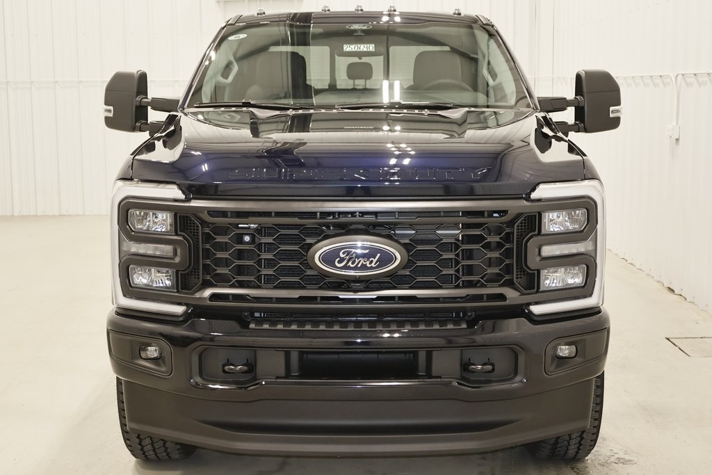 2025 Ford F-350 photo 3