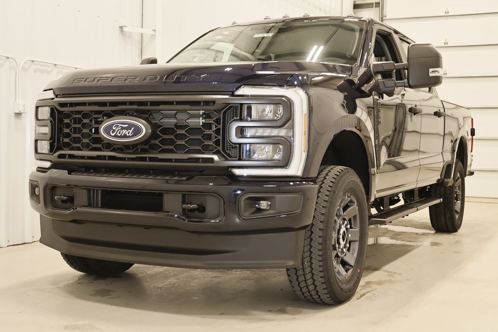 2025 Ford F-350 photo 4