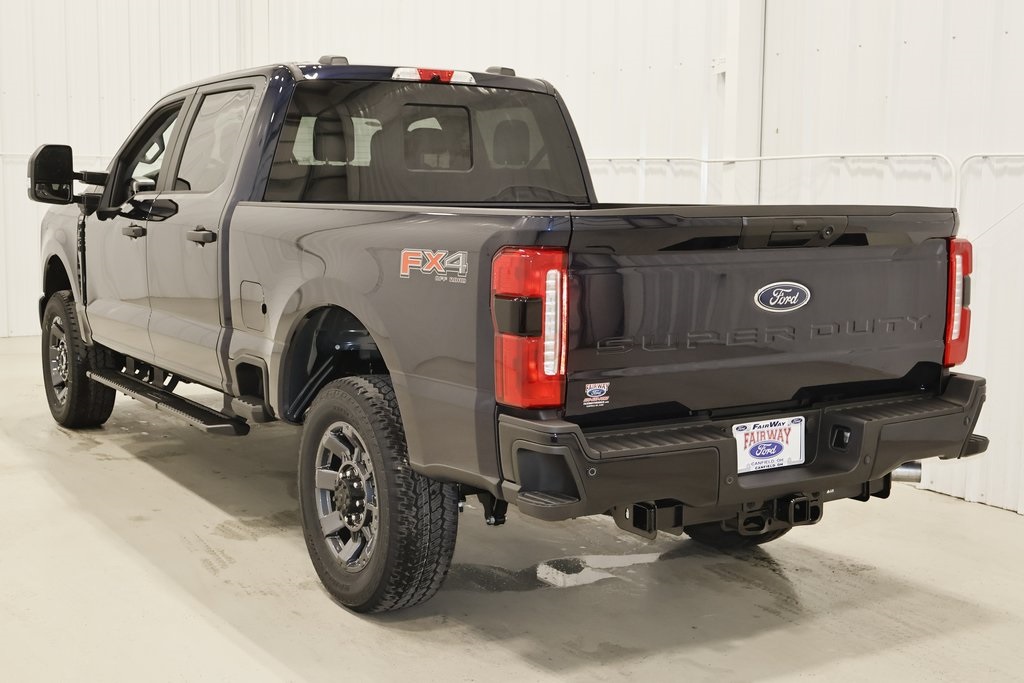 2025 Ford F-350 photo 6