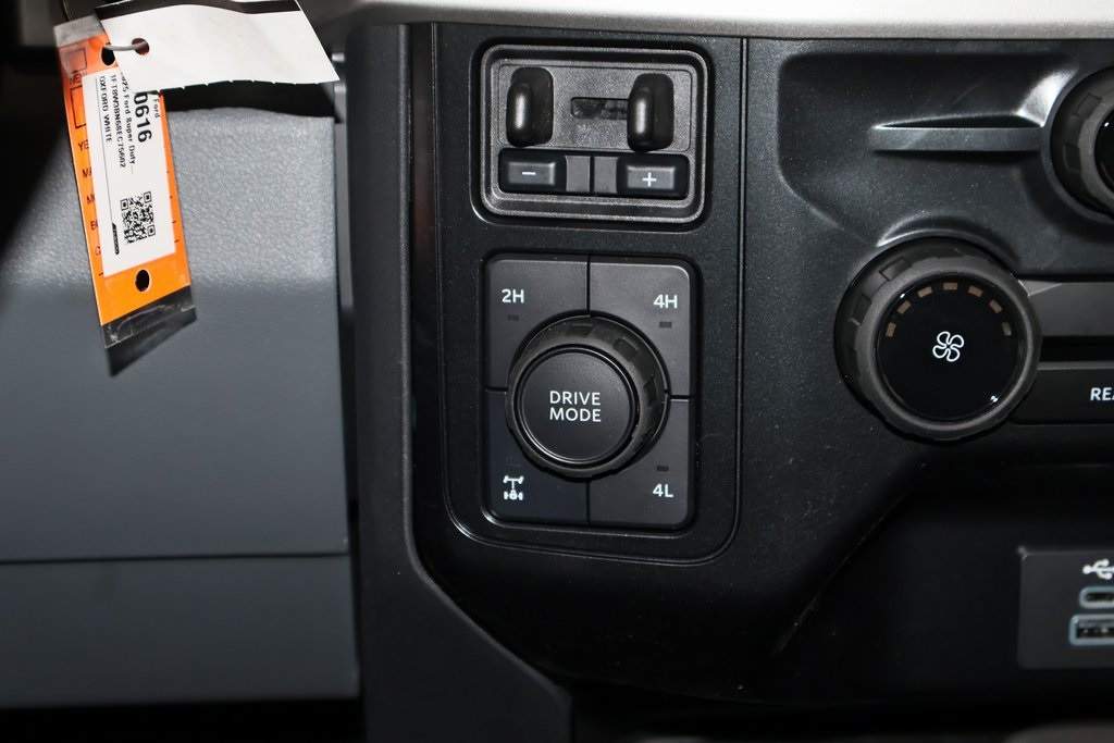2025 Ford F-350 photo 17