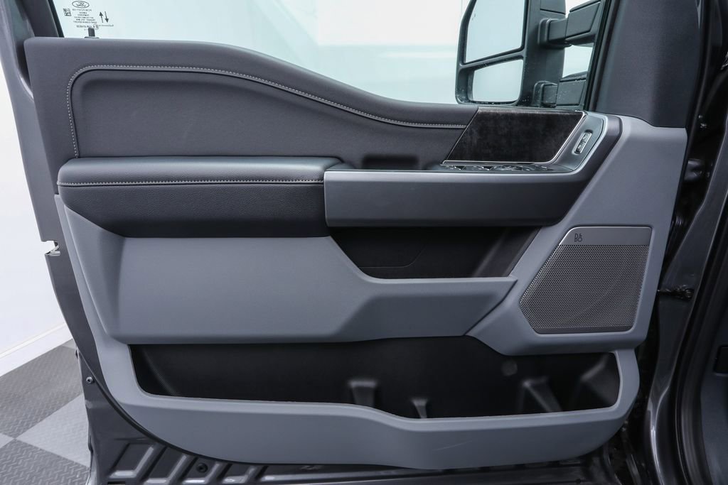 2025 Ford F-250 XLT photo 8