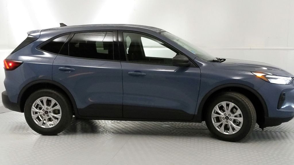 2025 Ford Escape Active photo 2