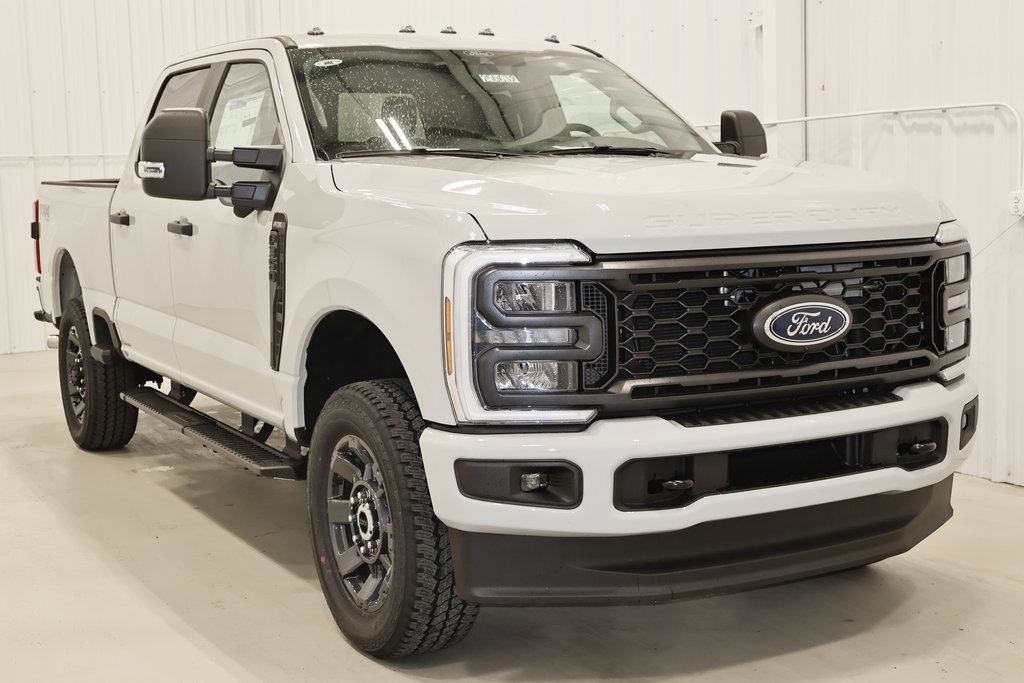 2025 Ford F-350 photo 2