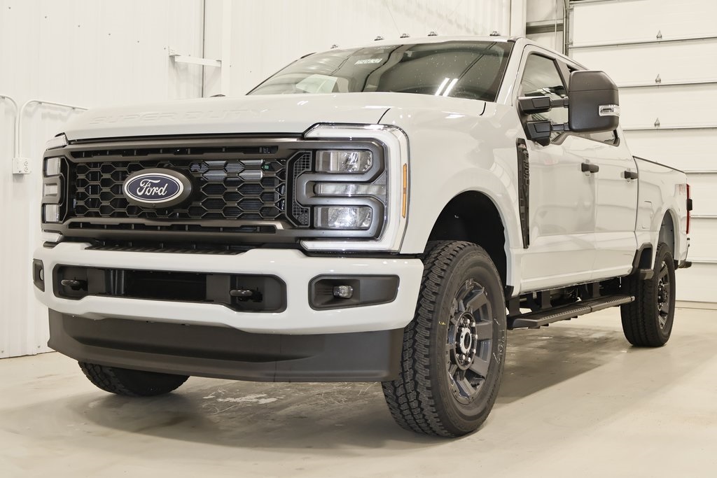 2025 Ford F-350 photo 4