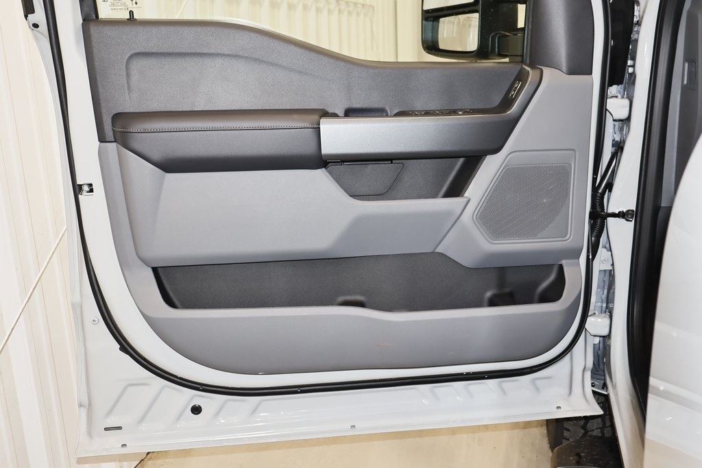2025 Ford F-350 photo 9