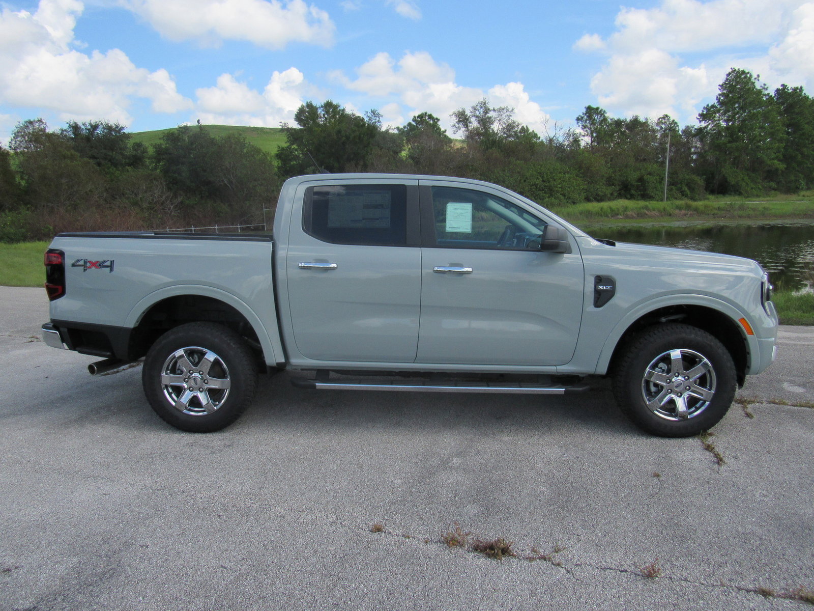 2024 Ford Ranger XLT photo 2