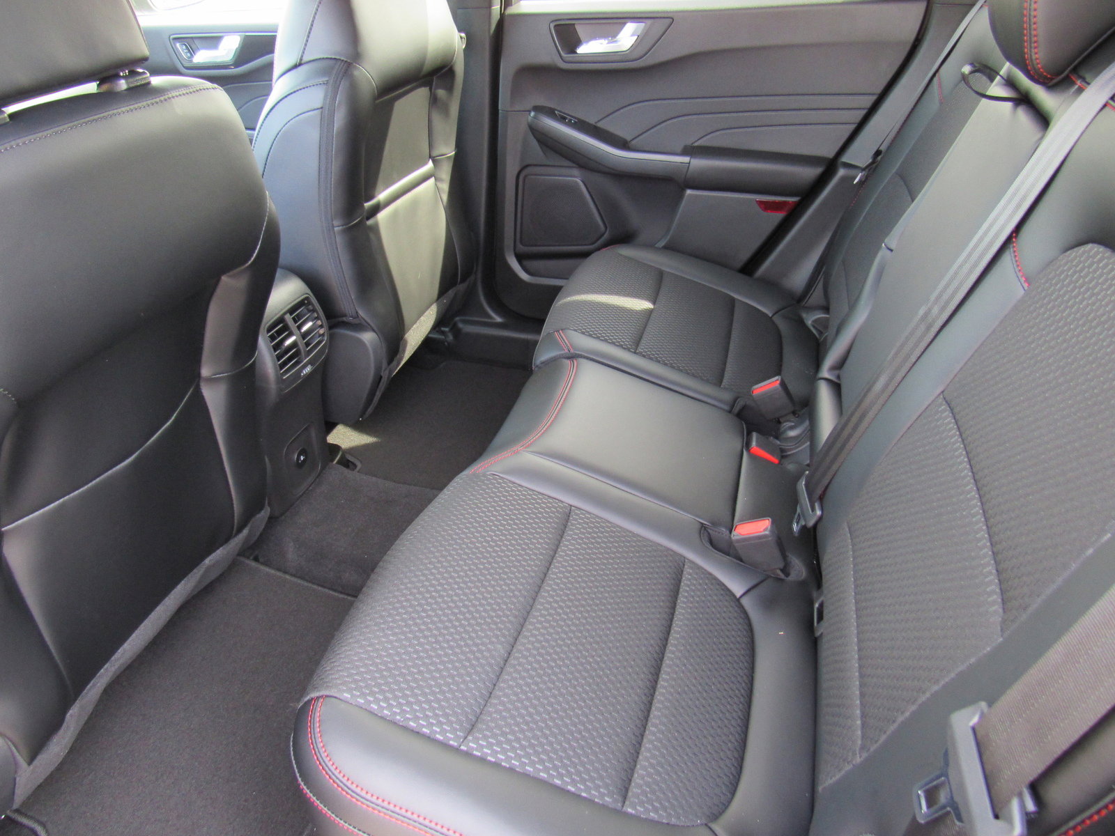 2025 Ford Escape ST-Line photo 7