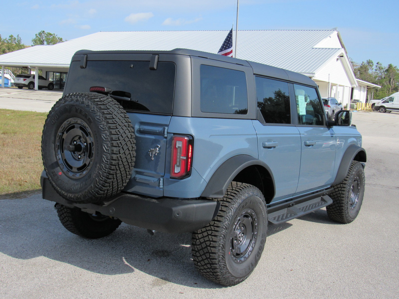 2024 Ford Bronco Outer Banks photo 3