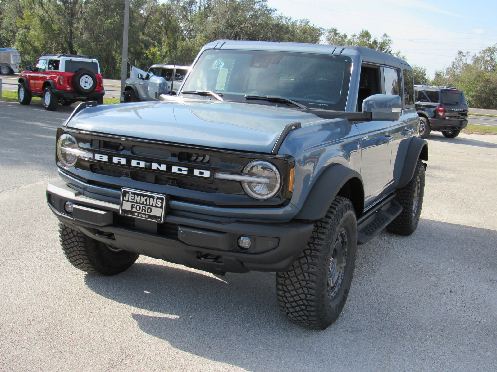 2024 Ford Bronco Outer Banks photo 6