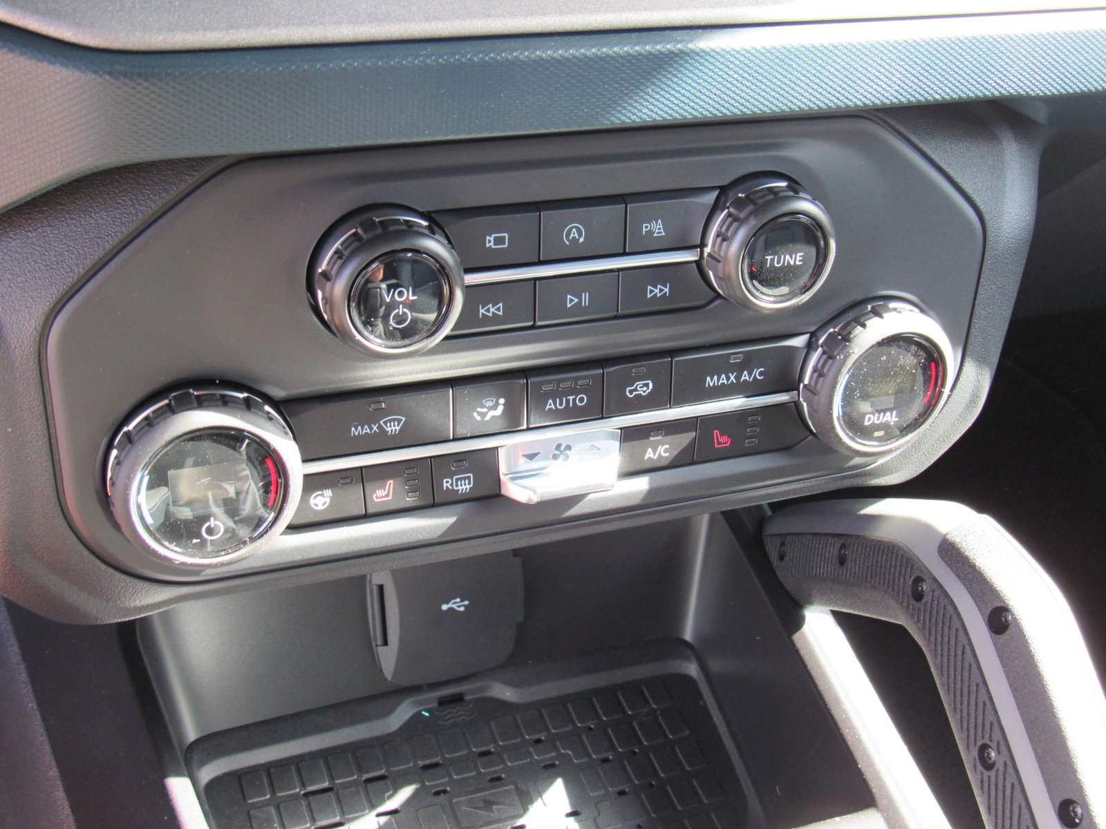 2024 Ford Bronco Outer Banks photo 16
