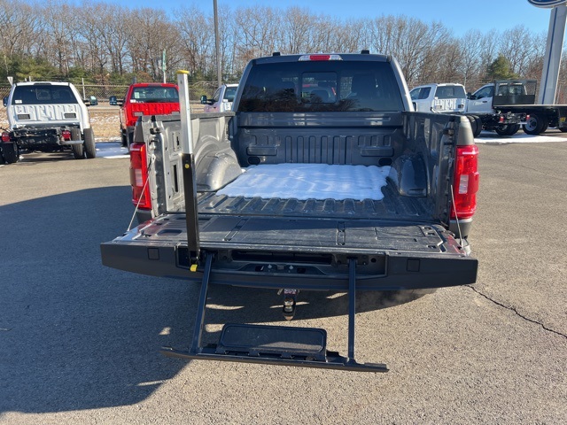 2023 Ford F-150 XLT photo 13