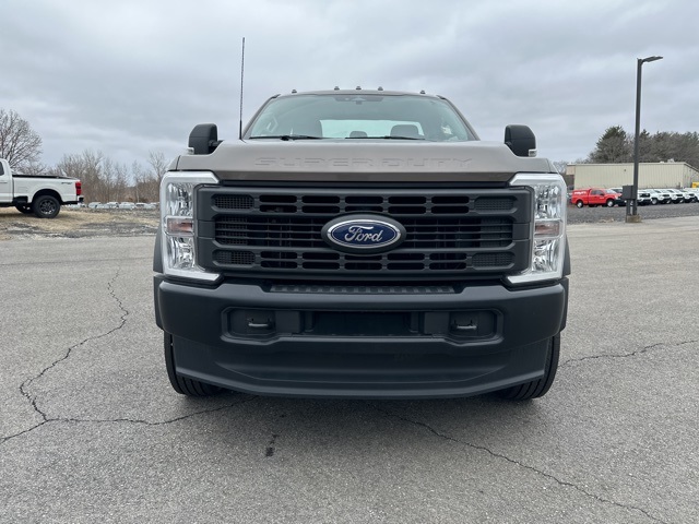2023 Ford F-600 photo 2