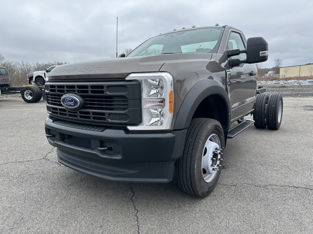 2023 Ford F-600 photo 3