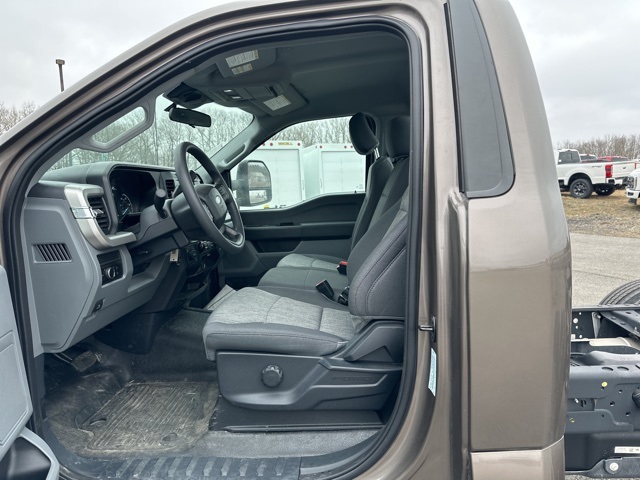 2023 Ford F-600 photo 9