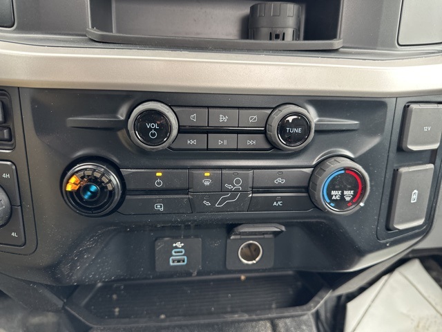 2023 Ford F-600 photo 13