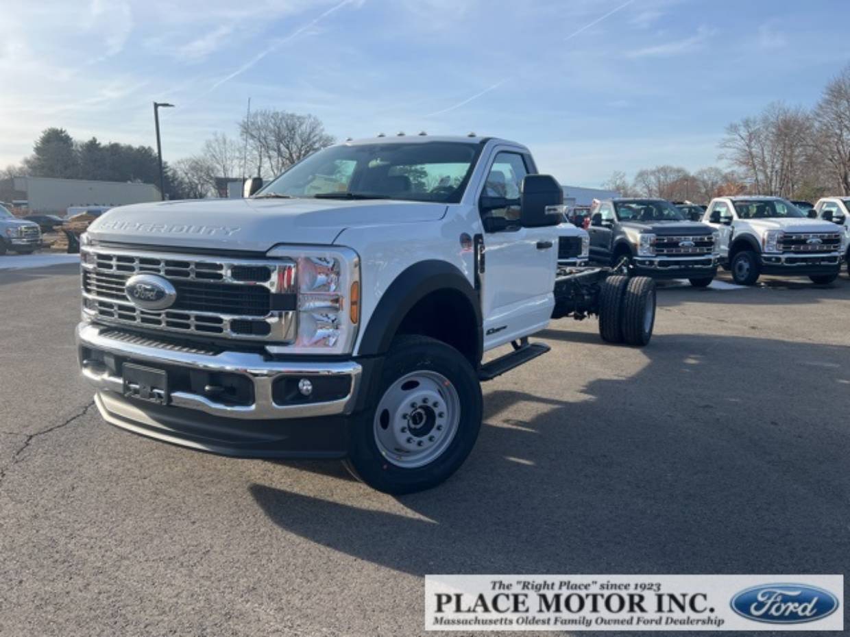 2024 Ford F-600 Super Duty Chassis Cab XL's photo