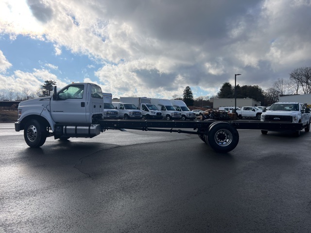 2025 Ford F-750 photo 8