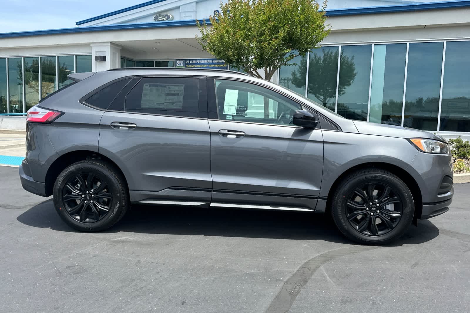 2024 Ford Edge SE photo 2