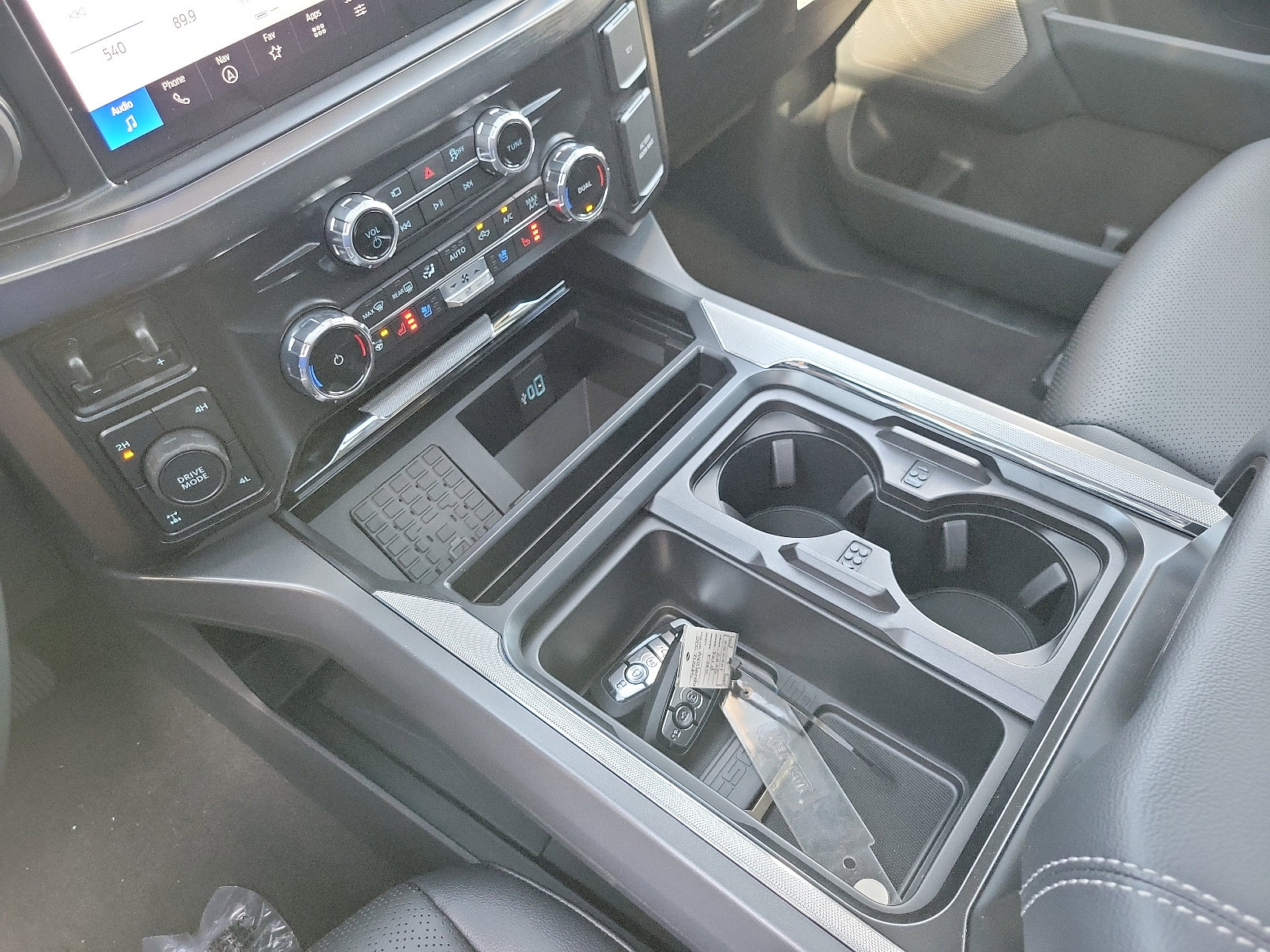 2025 Ford F-250 Lariat photo 4