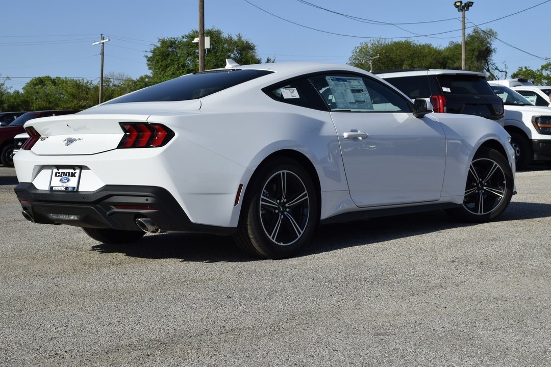 2025 Ford Mustang EcoBoost photo 3