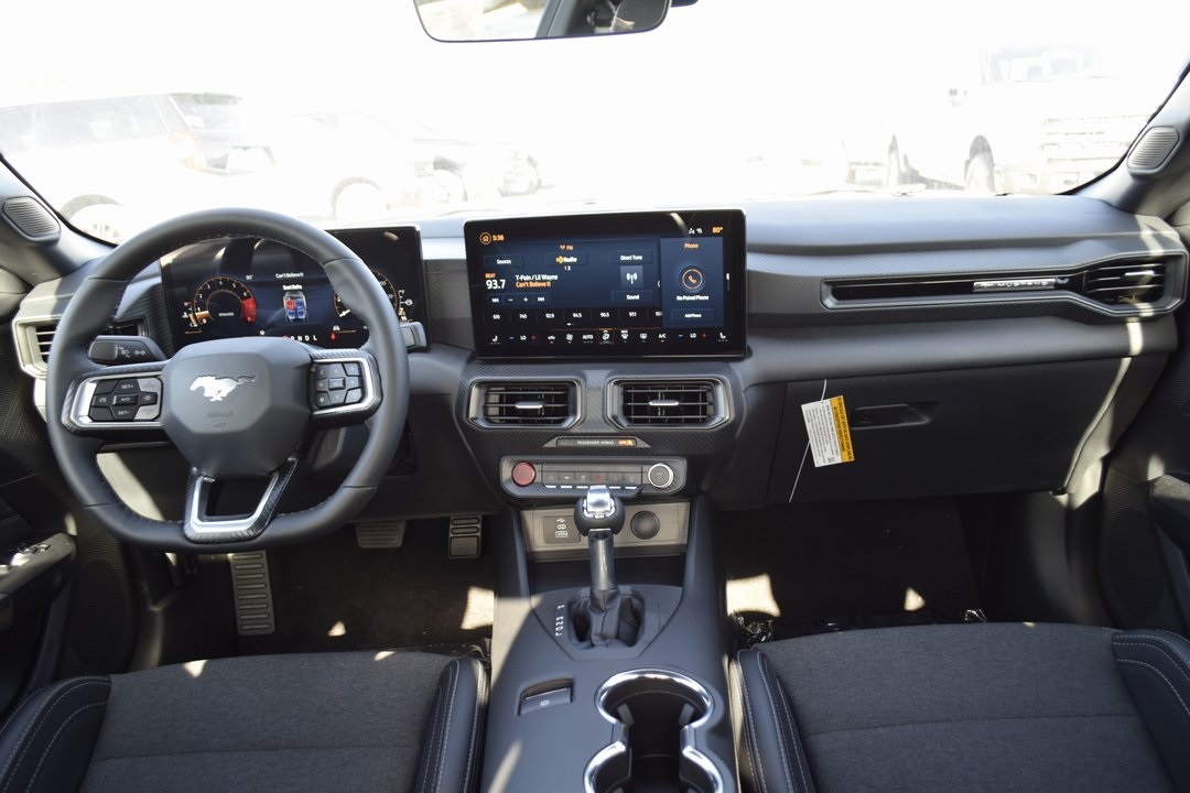 2025 Ford Mustang EcoBoost photo 4