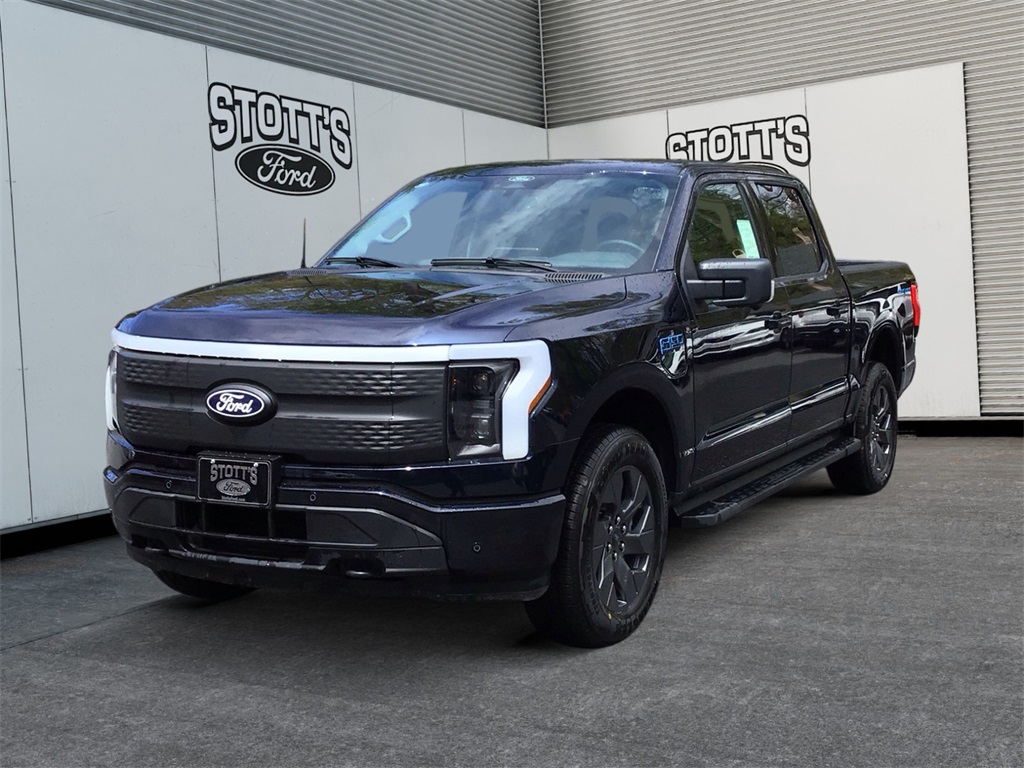 2025 Ford F-150 Lightning photo 18