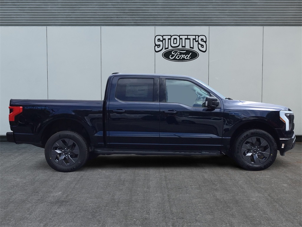 2025 Ford F-150 Lightning photo 2
