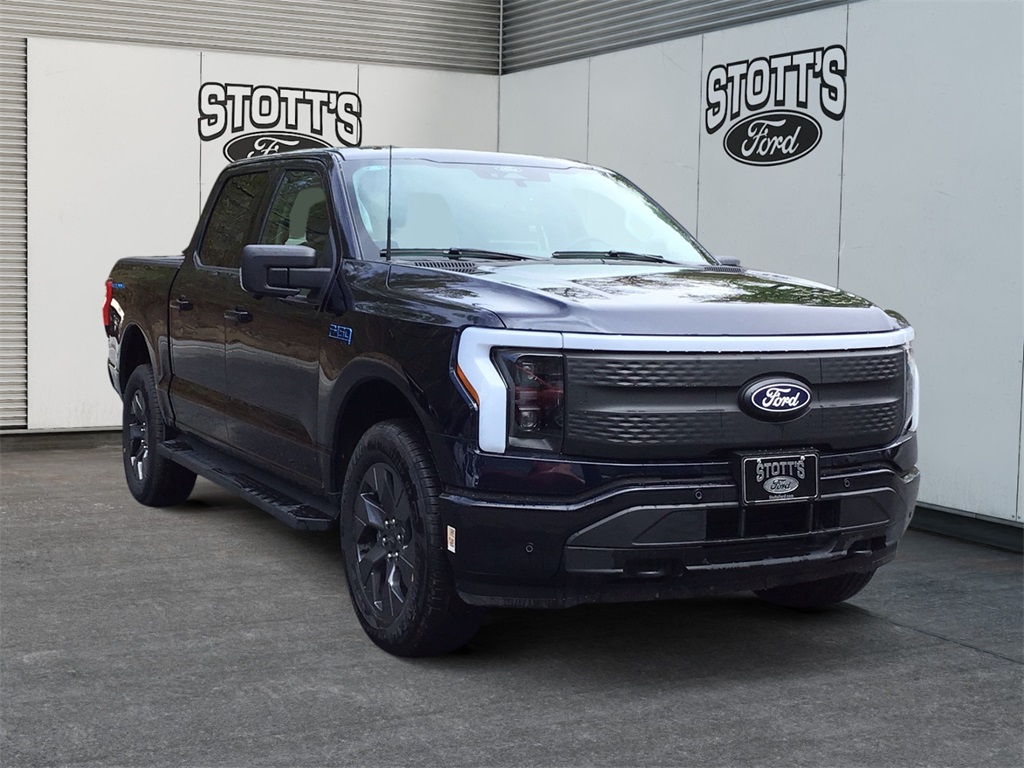 2025 Ford F-150 Lightning photo 3