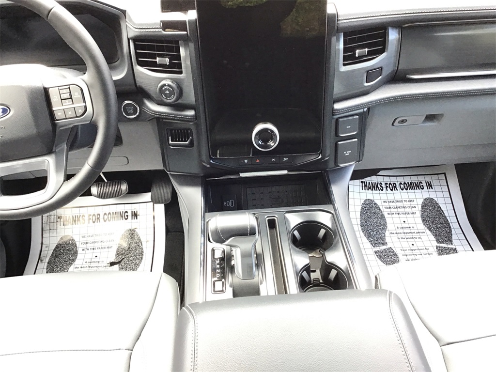 2025 Ford F-150 Lightning photo 6