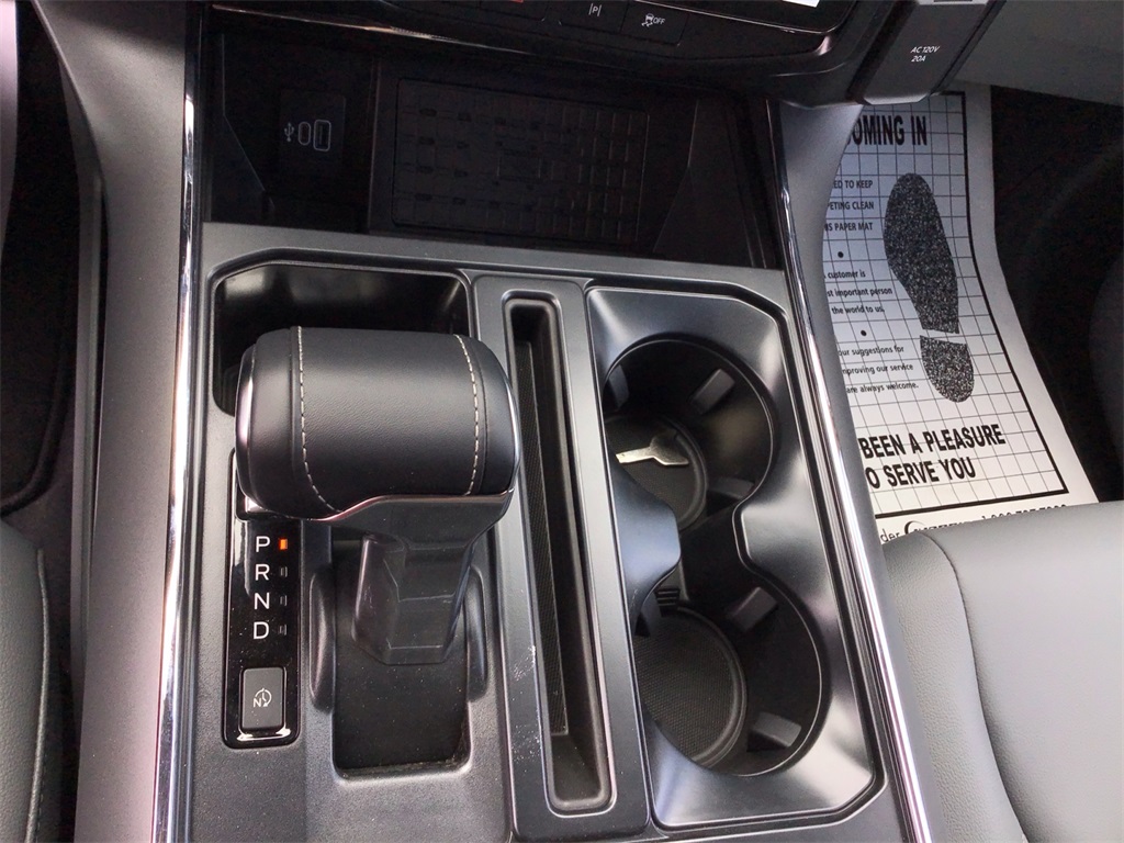 2025 Ford F-150 Lightning photo 17