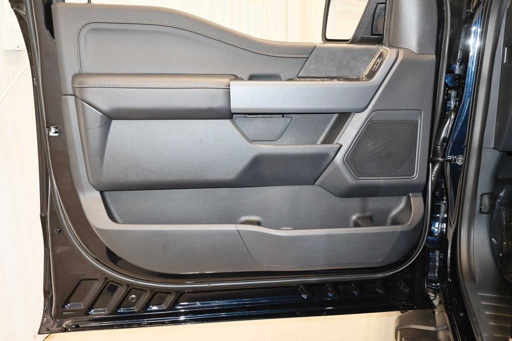 2025 Ford F-150 XLT photo 9