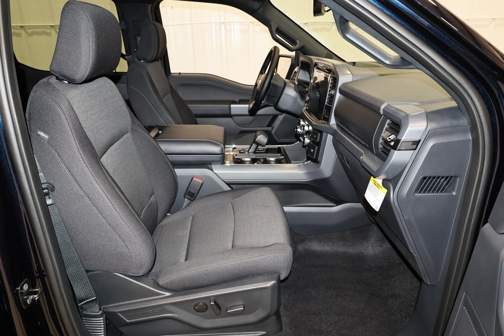 2025 Ford F-150 XLT photo 13
