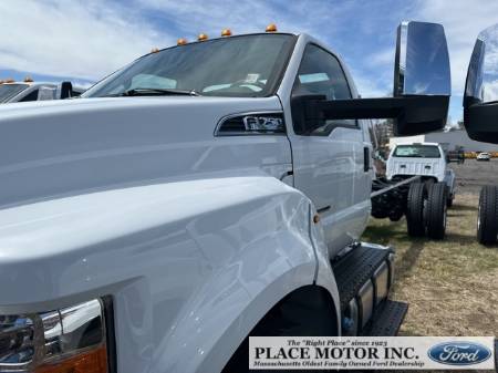 2025 Ford F-750SD Base