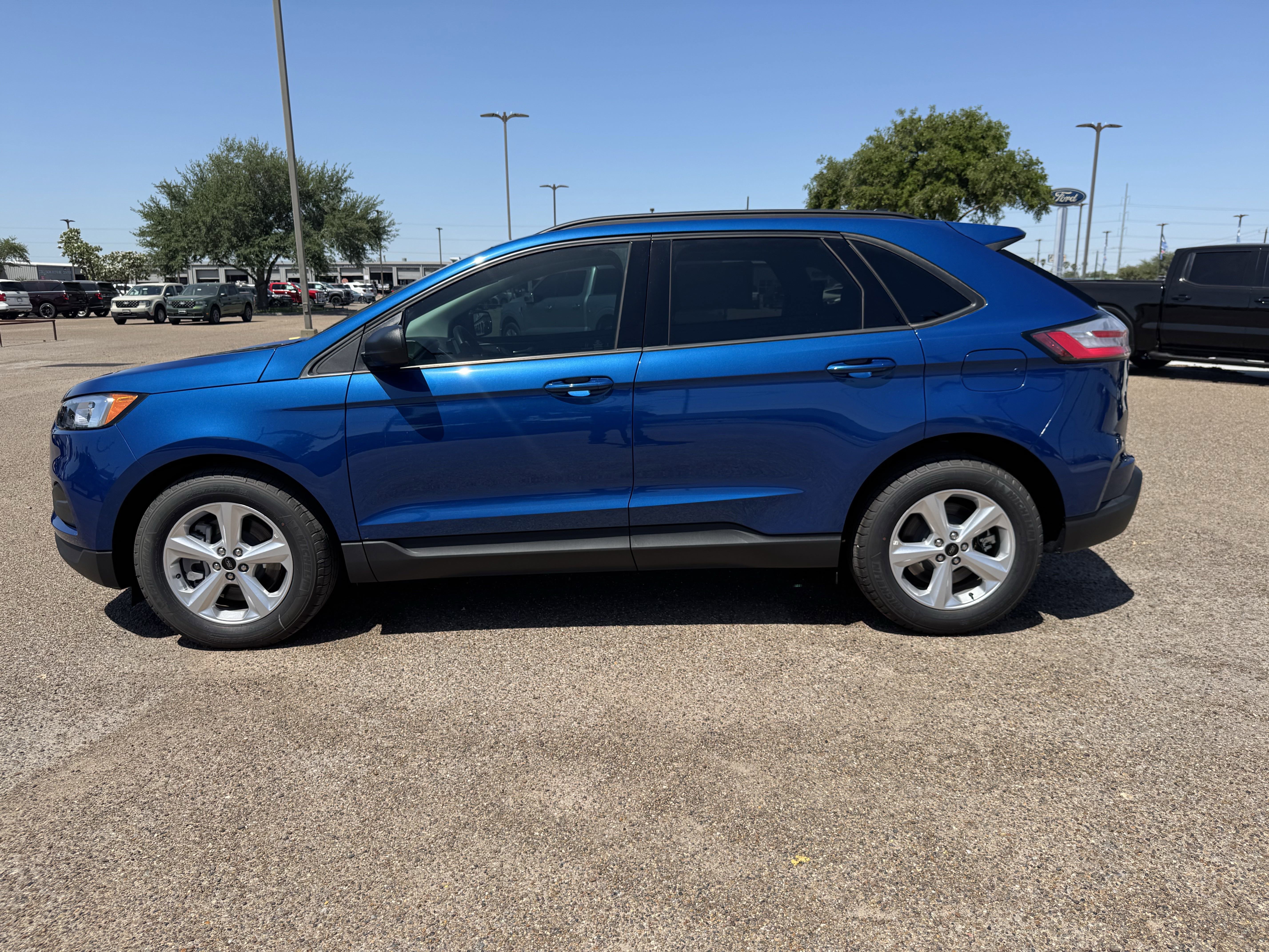 2024 Ford Edge SE photo 2