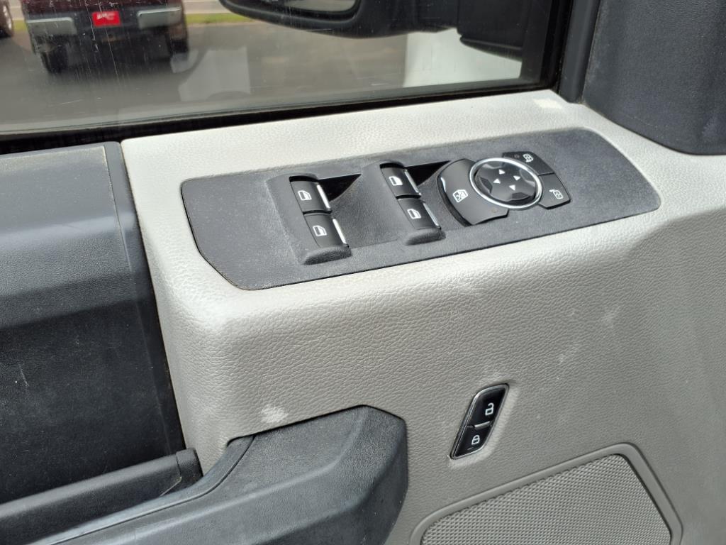 2017 Ford F-250 XLT photo 12