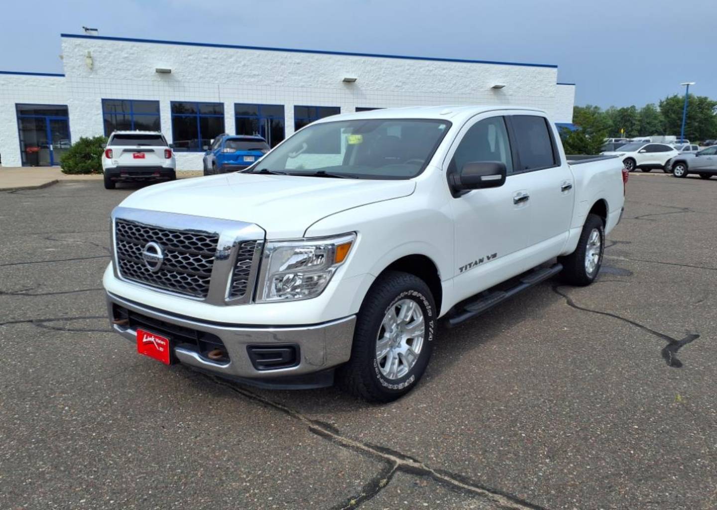 2018 Nissan Titan SV's photo