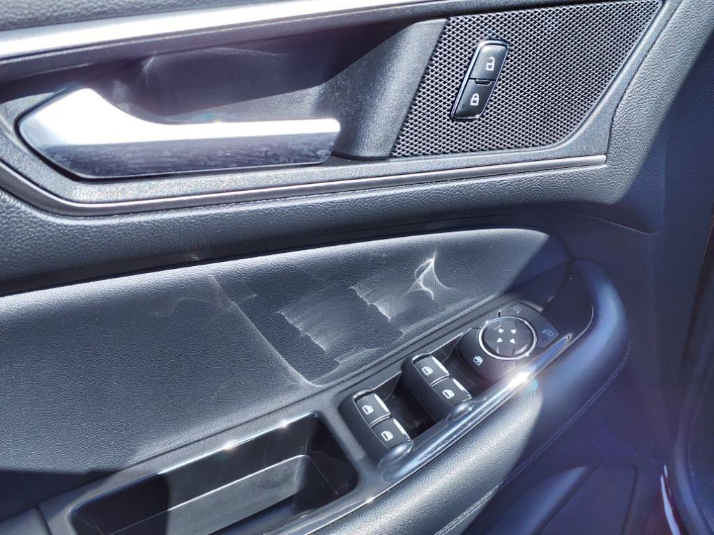 2017 Ford Edge SEL photo 10