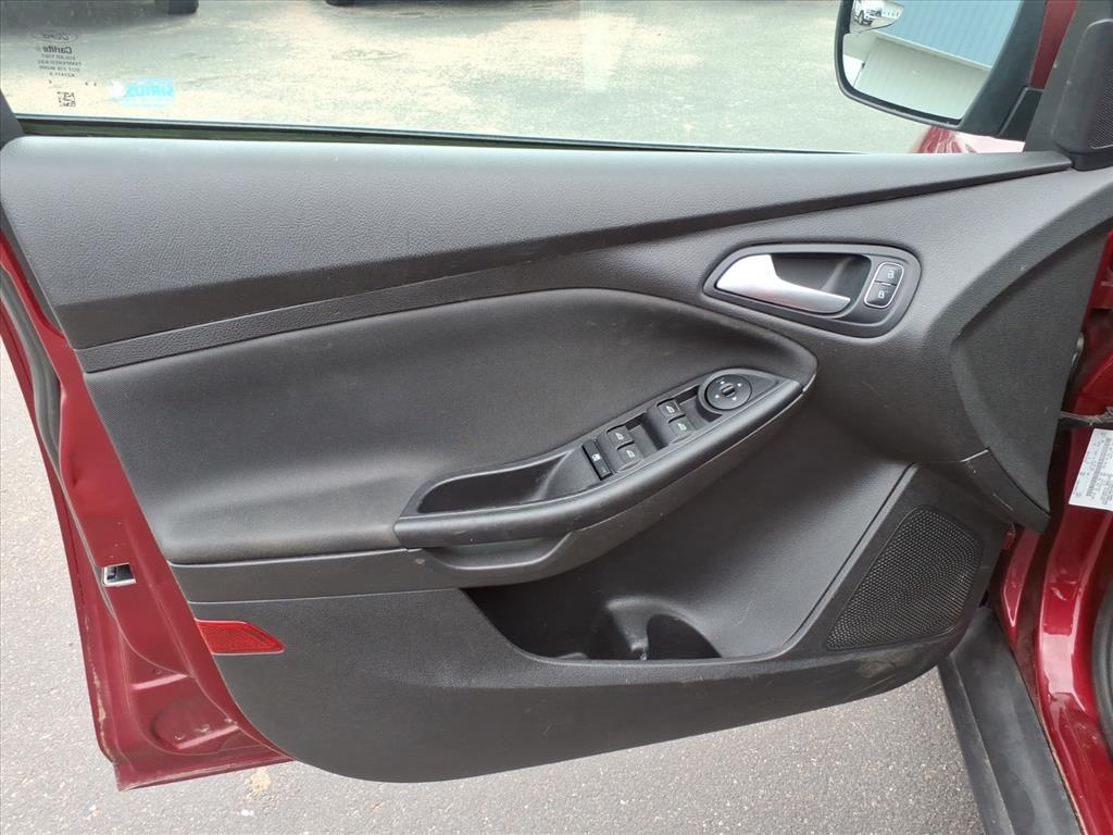 2016 Ford Focus SE photo 9