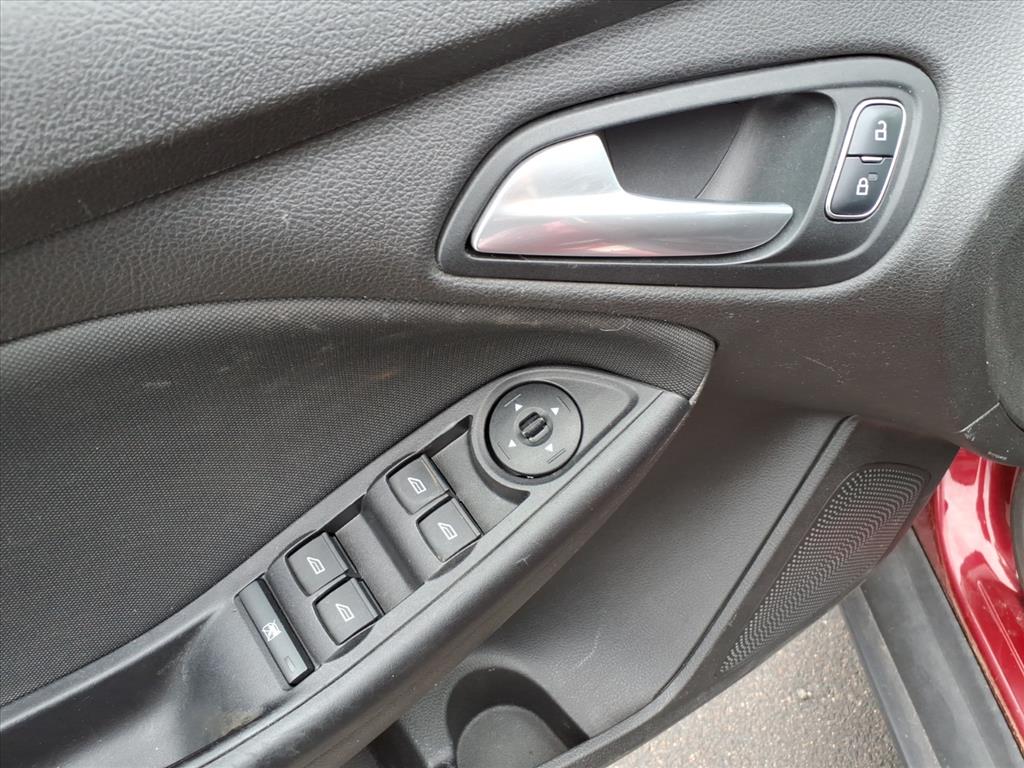 2016 Ford Focus SE photo 10