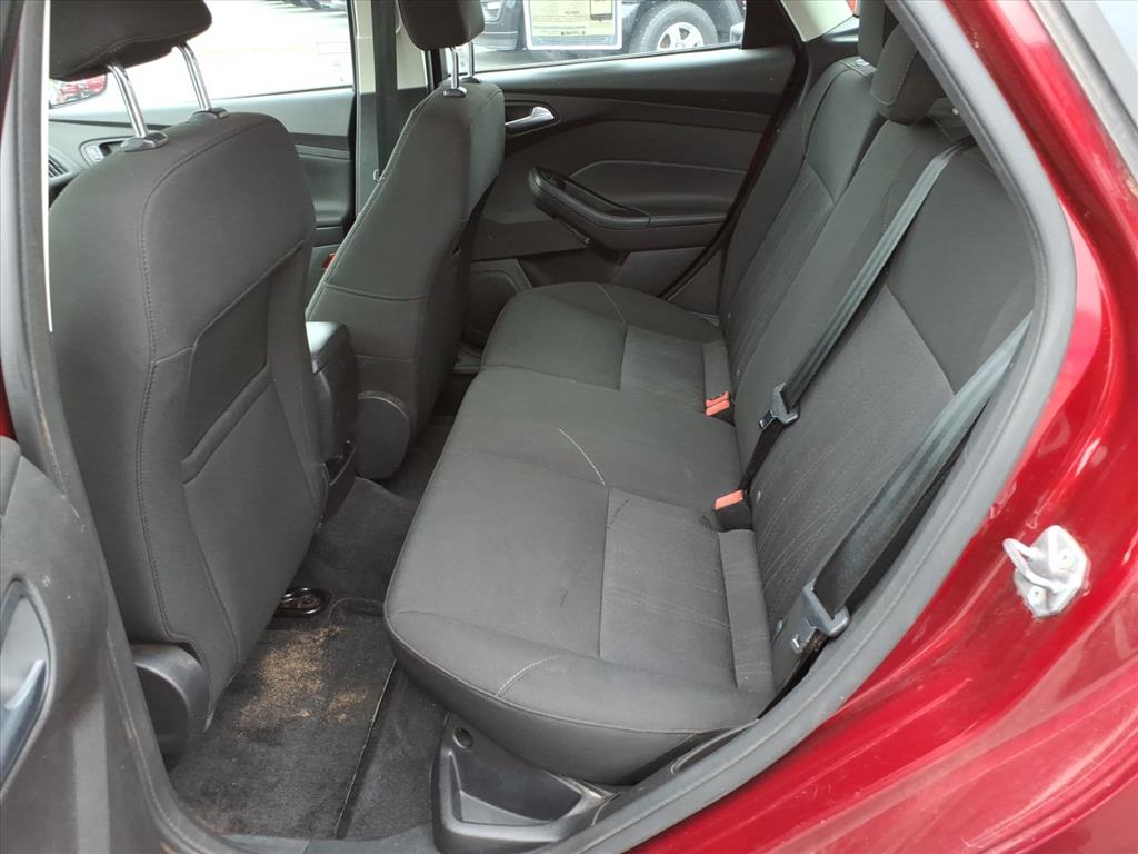 2016 Ford Focus SE photo 12