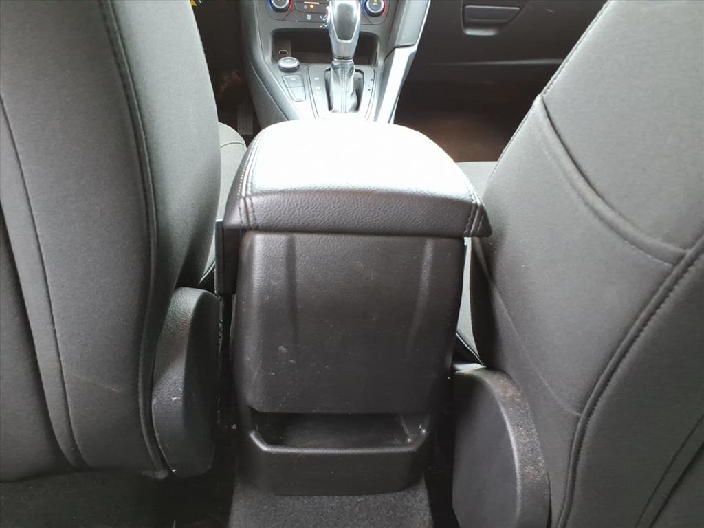 2016 Ford Focus SE photo 14