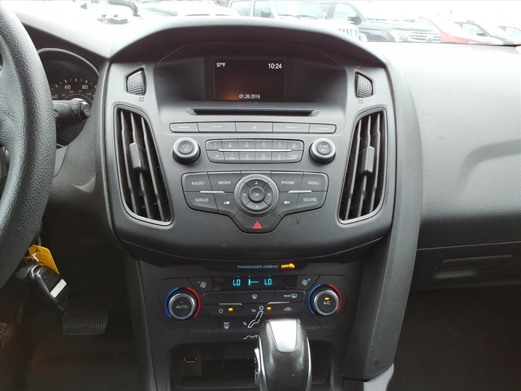 2016 Ford Focus SE photo 17