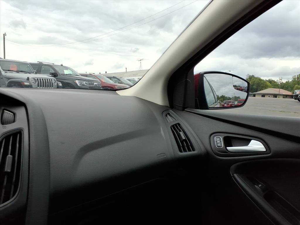 2016 Ford Focus SE photo 18