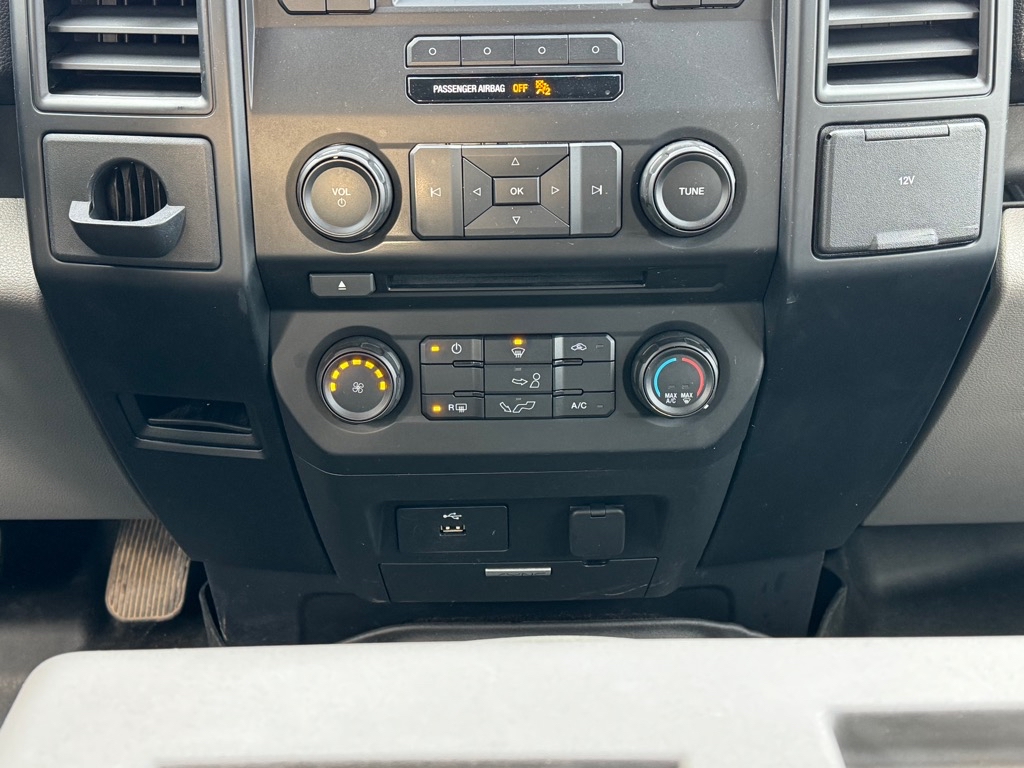 2016 Ford F-150 XL photo 17