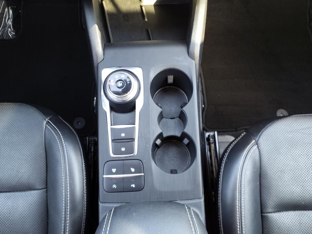 2020 Ford Escape Titanium photo 18
