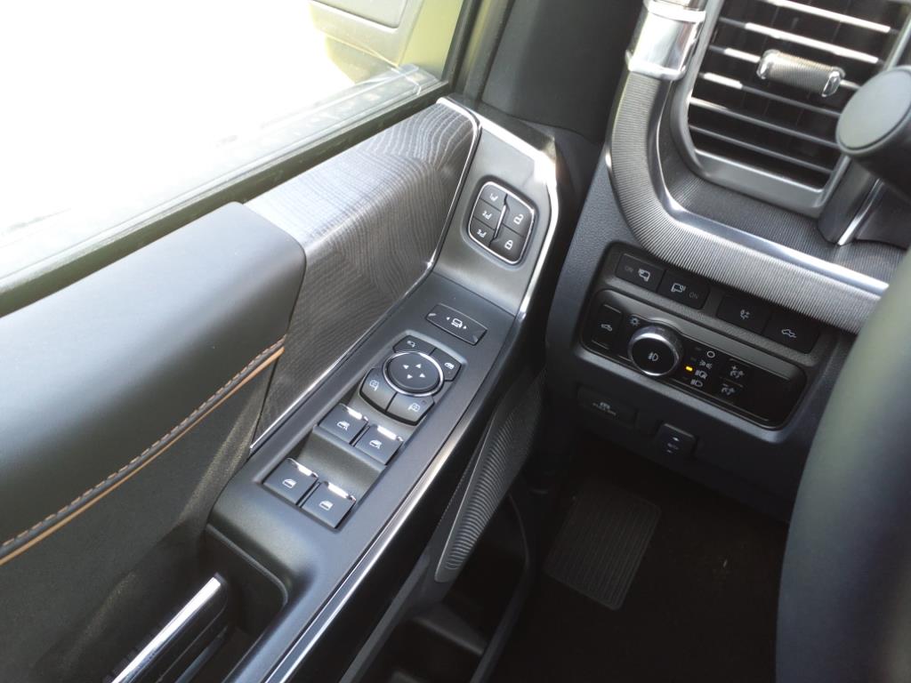2024 Ford F-250 Platinum photo 11