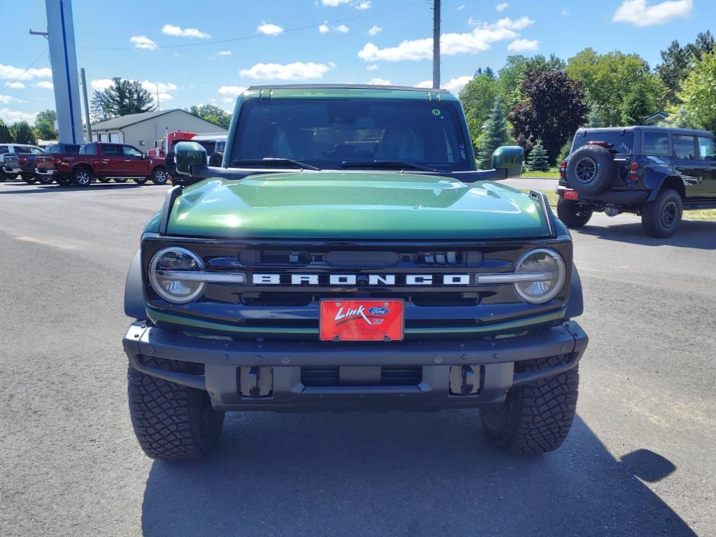 2024 Ford Bronco Outer Banks photo 2