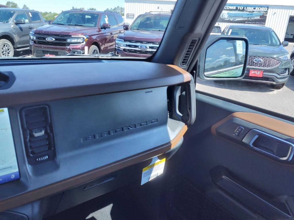 2024 Ford Bronco Outer Banks photo 8