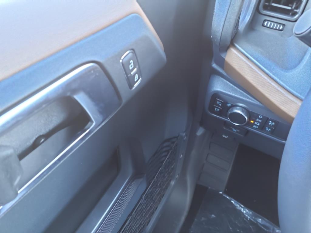 2024 Ford Bronco Outer Banks photo 9