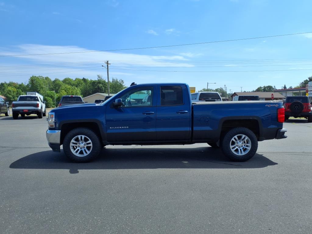 2016 Chevrolet Silverado 1500 LT photo 2